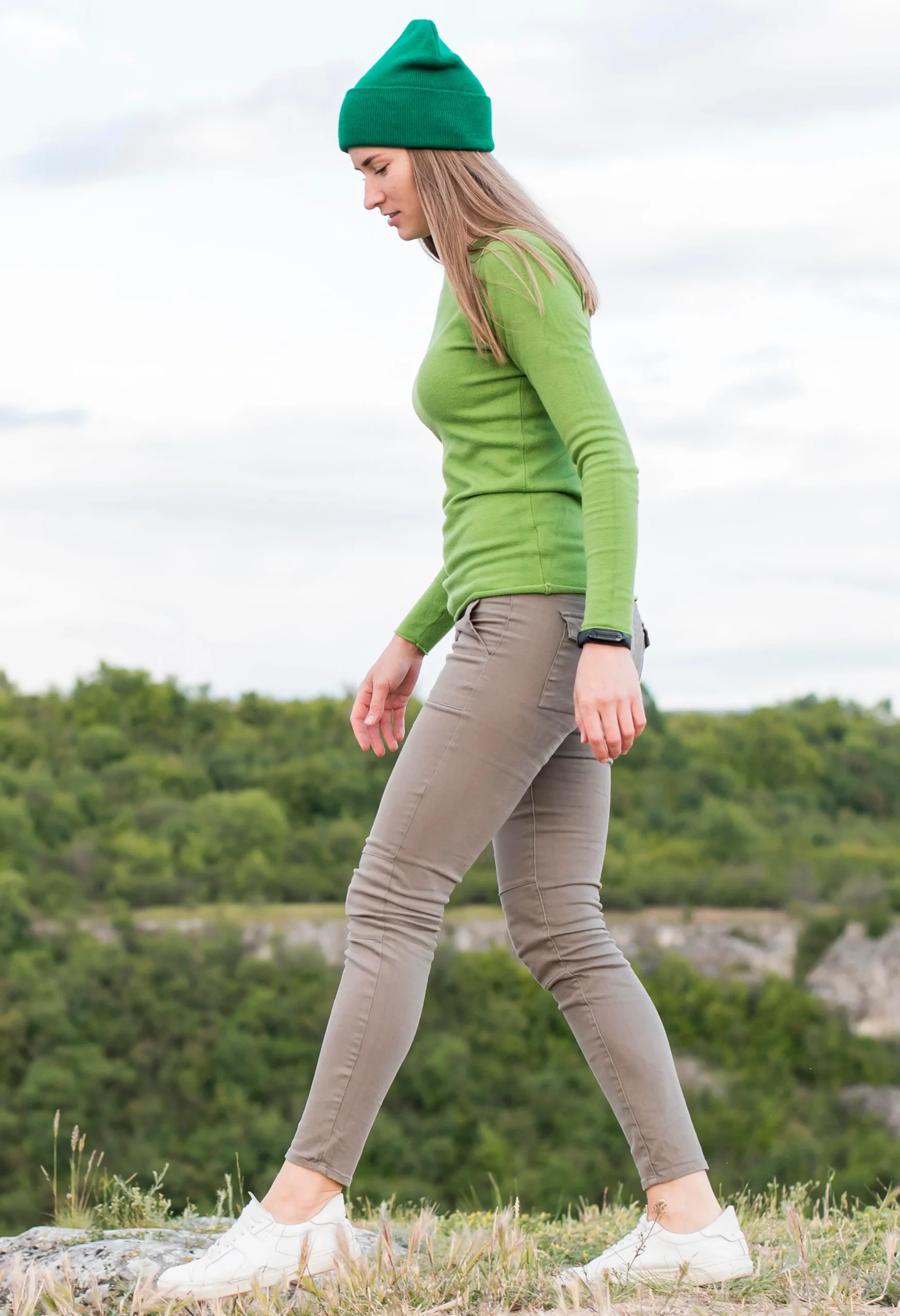 Napi séta a természetben az egészséges életmód és a mentális feltöltődés támogatására.