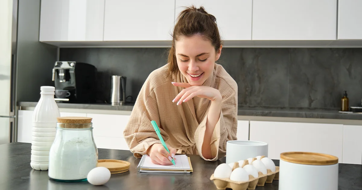 Az életmódváltás elején túl sok, végül feleslegesnek bizonyuló termék kerül a kosárba, vagy éppen a legfontosabb alapanyagok hiányoznak otthon. Segítek!