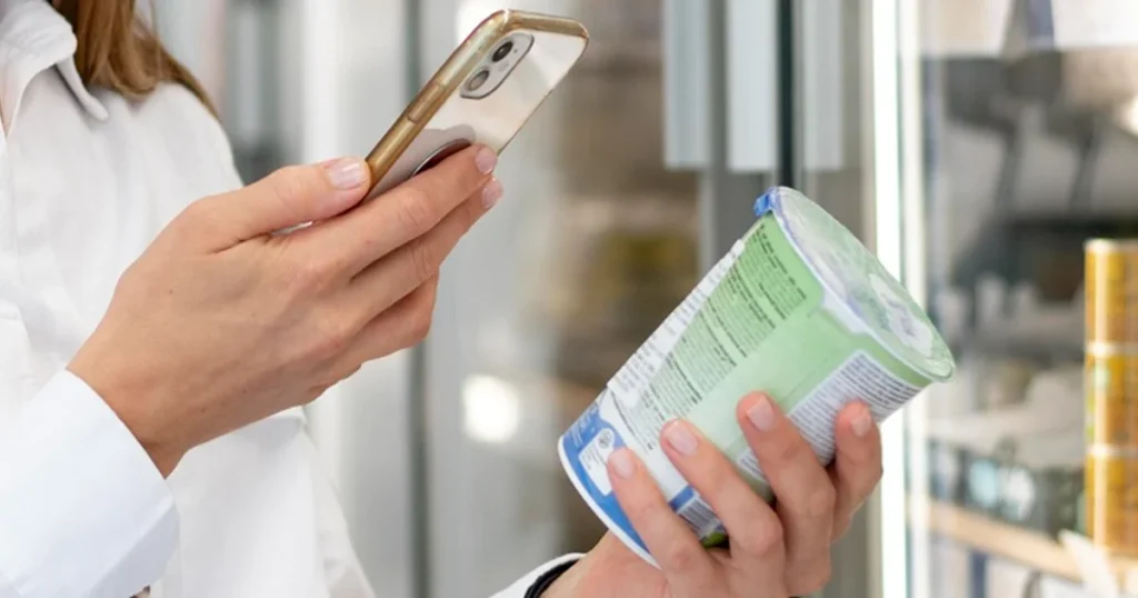 A gyümölcsjoghurt sokak fejében egyenlő a könnyű, egészséges reggelivel vagy uzsonnával