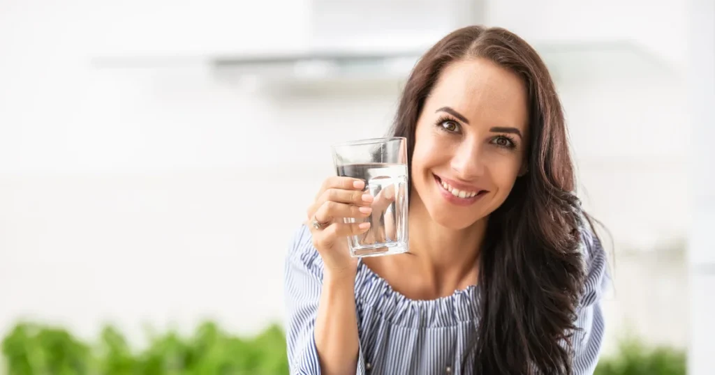 Reggeli hidratálás a reggeli rutin részeként